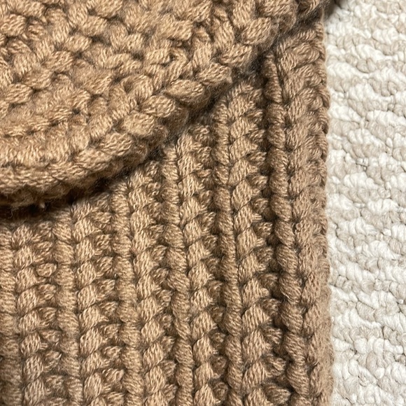 Vince chunky knit turtleneck sweater, wool & cashmere, camel color sz medium - Picture 5 of 11